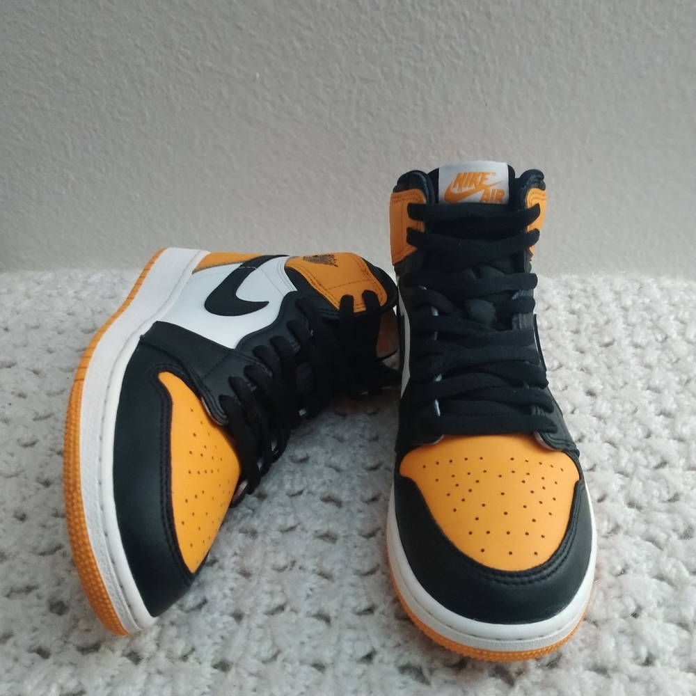 Jordan 1 Retro High OG 'Taxi' size 7y